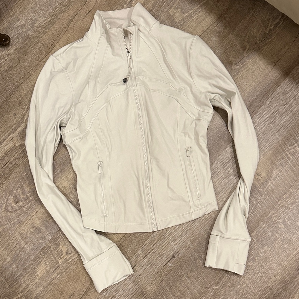 LULULEMON DEFINE CROP SZ 8
